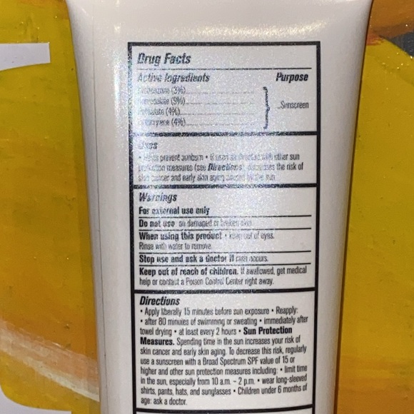 AT THE BEACH🏝️SUNSCREEN BROAD SPECTRUM SPF 20UVA/UVB Protection
Water Resistant - Picture 7 of 9